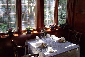 Isaiah Jones Homestead Bed & Breakfast